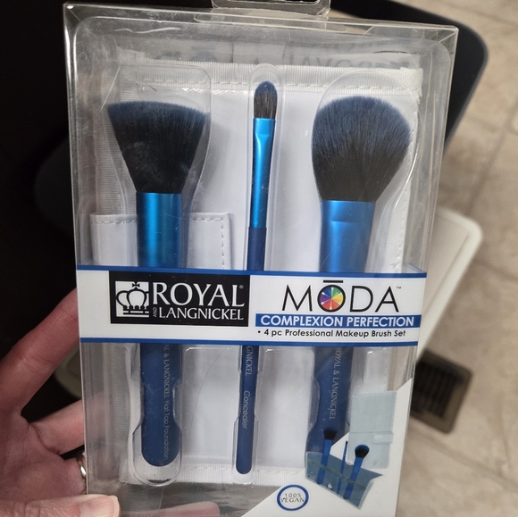 Moda brush bundle - Picture 2 of 10
